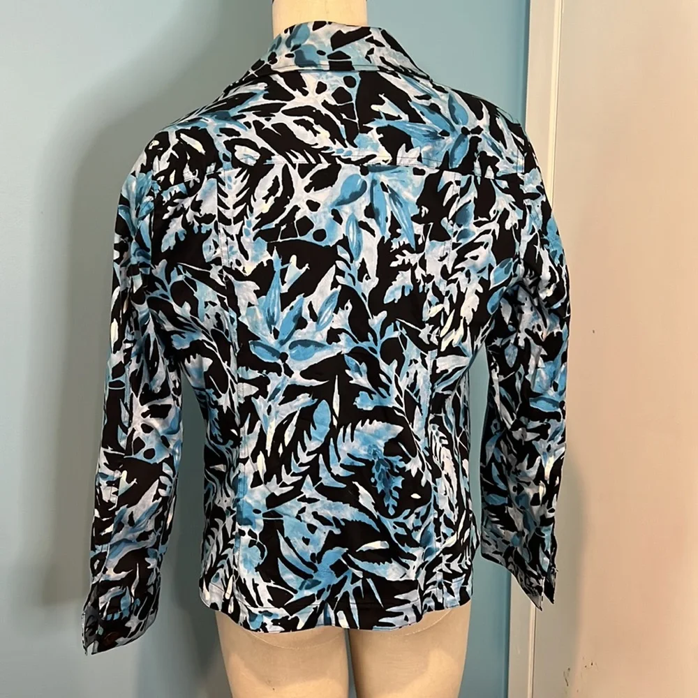 Euc Chico’s size 1 jacket - Picture 2 of 3
